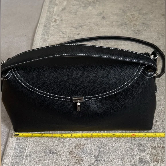 T Lock Black shoulder/crossbody bag - Picture 8 of 11